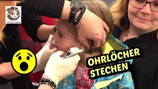 OHRLÖCHER STECHEN LASSEN - 5-Jährige bekommt ihre ersten Ohrringe - Wird es sehr weh tun?