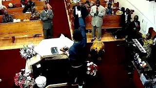 VIDEO: Pastor tackles gunman during church service | FOX 5 DC