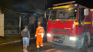 INCÊNDIO ASSUSTA MORADORES NO INÍCIO DA MADRUGADA DESTA QUINTA