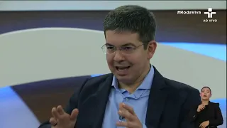 "Não existe nova ou velha política, existe a política", diz Randolfe Rodrigues