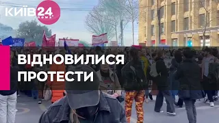 У Грузії відновилися протести: мітингувальники знову йдуть до парламенту