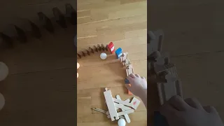 domino  Chain reaction