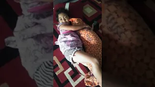 Pura pura tidur saat papah pulang II padahal main HP