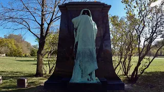 Strange & Famous Graves of Chicago’s Graceland Cemetery