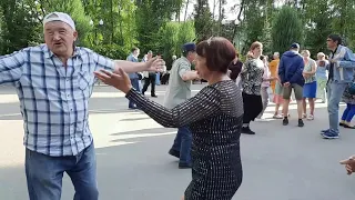 Расцвела черёмуха!!!Танцы в парке Горького,Харьков.