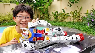 Gundam Robot Toy Assembly with Truck Car Toys Activity