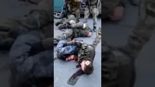 Ukrainian soldiers shoot Russian prisoners of war. Part 2