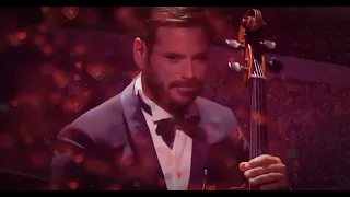 Hauser Performing Historia de un Amor at the Venice Film Festival 🎻❤️