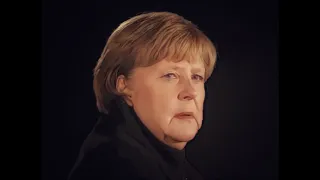 Merkels wahre Gedanken beim Zapfenstreich