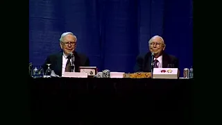 Warren Buffett: The U.S. has a bright future even if an idiot runs it from time to time