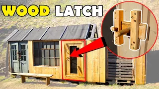 Wooden Door Latch on a Pallet Workshop