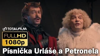 Anděl Páně 2 (2016) písnička Uriáše a Petronela v krejčovství