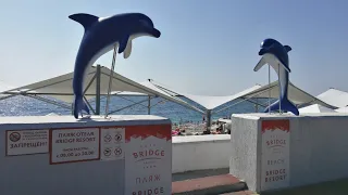 Территория пляжа Бридж Резорт Сочи ( Bridge Resort) .Дорога от моря к отелю.