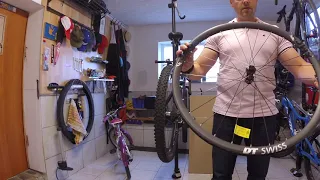 Unboxing DT Swiss XMC 1200 carbon MTB wheels