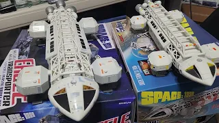 Size differences on the space 1999  eagle transporter scale model kits