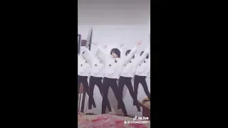 Red Velvet Psycho Dance Cover :D