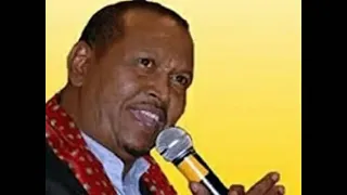 Xasan Aadan Samatar iyo Sahra Axmed   Heesta Saylo   With Lyrics480p