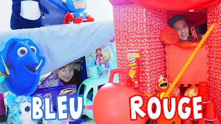 ON CONSTRUIT UNE CABANE D'UNE SEULE COULEUR ROUGE VS BLEU ! One Color Challenge