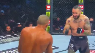 Shane Burgos eats spinning head kick from Edson Barboza before TKO finish