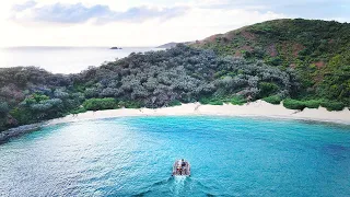 Alone, Hunting The Freshest Fish Wraps - SOLO CAMPING A REMOTE ISLAND BEACH - Catch & Cook - Part 2