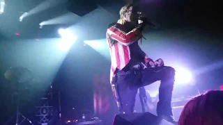 DAVEY SUICIDE "Too many freaks" live shot