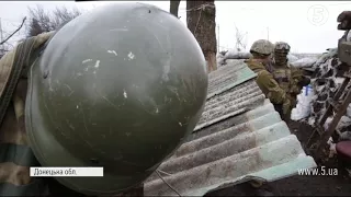 Окупанти риють окопи та підвозять боєкомплект біля Красногорівки