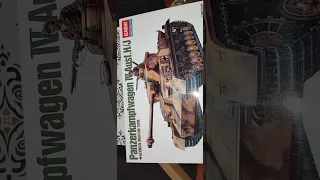 #modelismo  Unboxing Panzerkampfwagen IV Ausf.H/J Academy, escala 1/35.