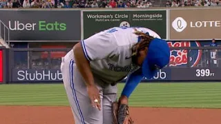 Vladimir Guerrero Jr stays in game after hand injury: 4/13/2022