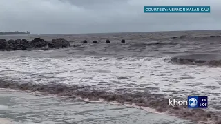 Heavy rain floods portions of Maui and Big Island