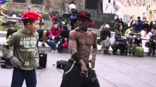 Street dancer in Paris(Montmartre)