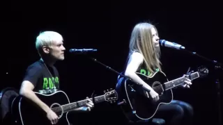 Avril Lavigne & Evan Taubenfeld - Everybody Hurts - #Winnipeg MTS Center 2011 Black Star Tour Live