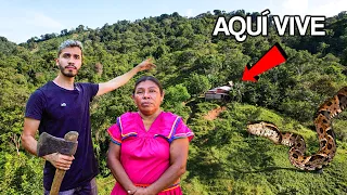 Esta mujer VIVE en una MONTAÑA con SERPIENTES 🐍