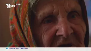 Ukraine : la fuite à pied d'une dame de 97 ans