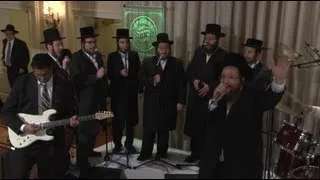 Shloime Daskal & Shira Choir Singing "Yesh Tikvah" Aaron Teitelbaum Production