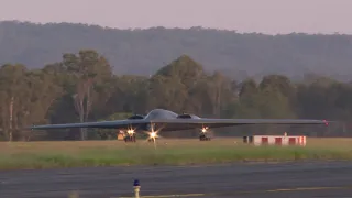 USAF B-2 Spirit at RAAF Base Amberley - raw footage