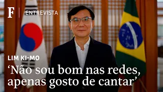 Embaixador coreano viraliza cantando clássicos de sofrência brasileira