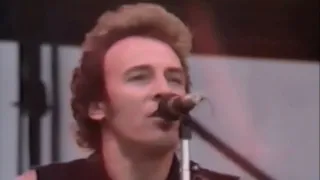 Badlands - Bruce Springsteen (live at Radrennbahn Weissensee, East Berlin 1988)