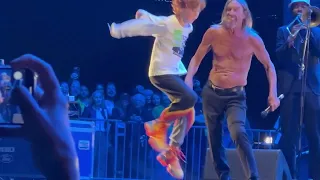 Iggy Pop - Passenger at Cruel World 2023 UPLOSE! (at the barrier footage) little kid dances to Iggy