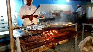 STREET FOOD JAMAICA!! Beautiful Women at Night!! 😱😱 Small Eaters Won't Survive Here!
