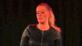 Tijd zat - Britt Lenting - one woman show 'Letterlijk & Figuurlijk'