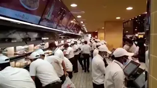 How employees works in 'Al Baik' Shops - Most Famous Arabic Style of KFC !