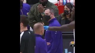 Trezz threw up the peace sign when he was ejected✌️✌️ | Lakers at Raptors