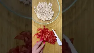 САЛАТ С КУРИНОЙ ГРУДКОЙ и сыром. Вкусно, быстро и просто по любому случаю