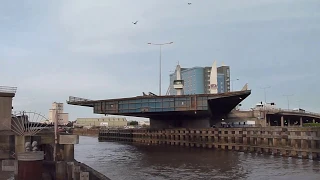 Hull's Myton Bridge Opens and Closes