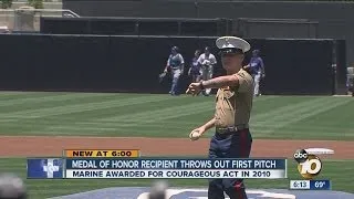 Medal of Honor recipient throws out first pitch at Padres game