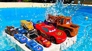 Clean up muddy minicars & Disney Pixar car convoys! Play in the garden