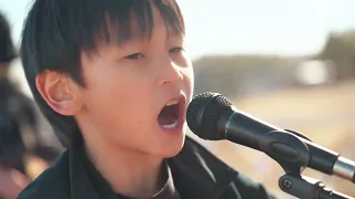 Кавер-клип на песню Виктора Цоя перемен в исполнении маленького фаната Баира Намбарова🎉🎉🎉