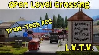 The Highland Loop : Open level crossing Train-Tech DCC