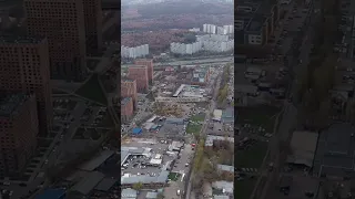 Варшавское шоссе, улица Кирпичные Выемки с высоты 300-250 метров. Вид с камеры дрона на Москву.