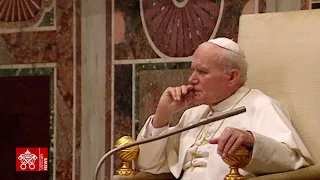 1992, Giovanni Paolo II presenta il Catechismo della Chiesa cattolica